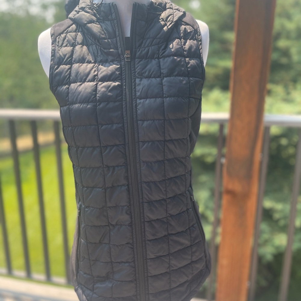 Womens The North Face puffer ball vest